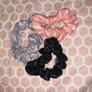 Scrunchies (Set of 3) New!!❤️❤️
